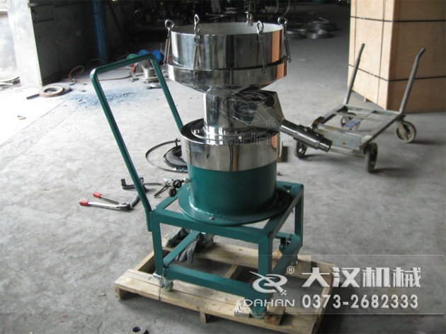 特殊制作的涂料振動篩-加裝小推車裝置，方便設備的移動。