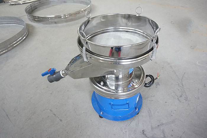 450過濾篩出料口處加裝閥門裝置，便于控制物料的出料量。