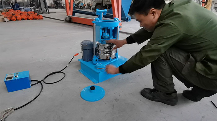 標(biāo)準(zhǔn)振篩機(jī)使用注意事項(xiàng)。